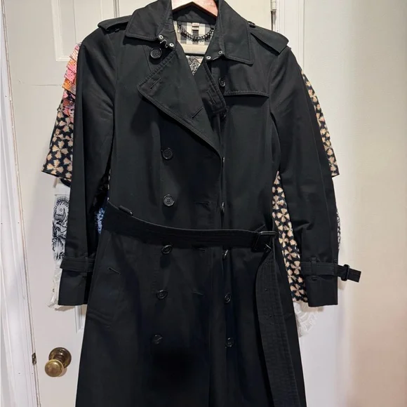 Burberry Sandringham Black Trench Coat - Picture 2 of 3